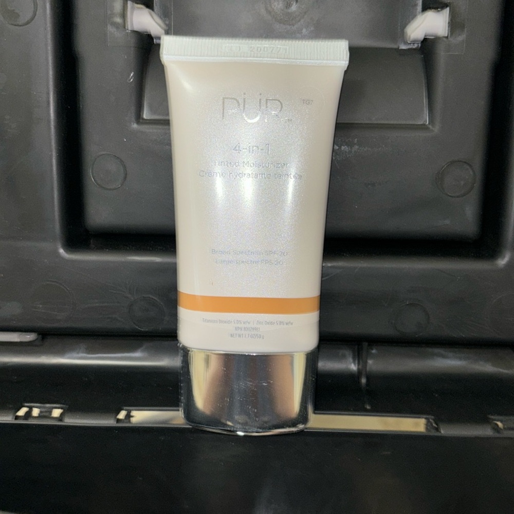 PUR 4-in-1 tinted moisturizer broad spectrum SPF 20 shade TG7